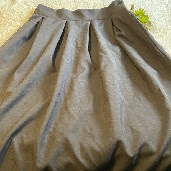 Full length dramatic skirt in size 52 - Picture 15 of 15
